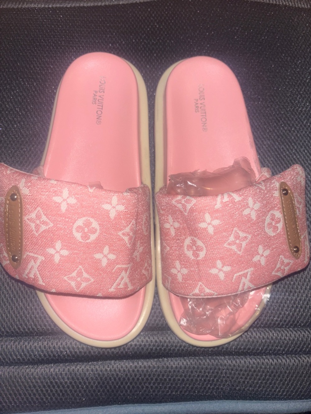(Inspired)39 size Louis Vuitton Pink Monogram Slide Sandals with Cream Soles - Picture 5 of 5